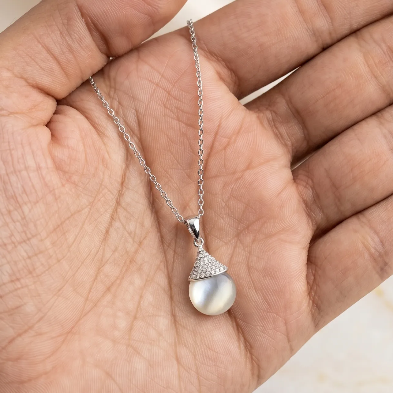 Elegant Teardrop Pearl Pendant Necklace