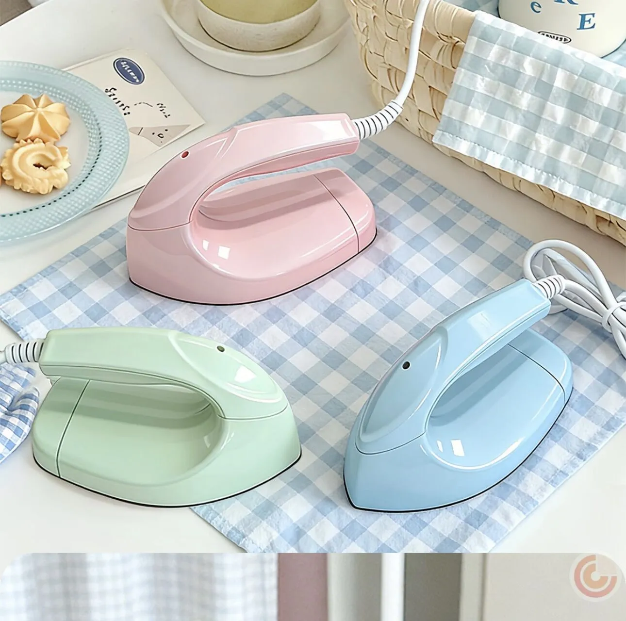 Portable Mini Iron – Compact Travel Clothes Press with Minimalist Aesthetics, Soft-Touch Grip, Simple Macron Colors & 25W Energy-Saving Power